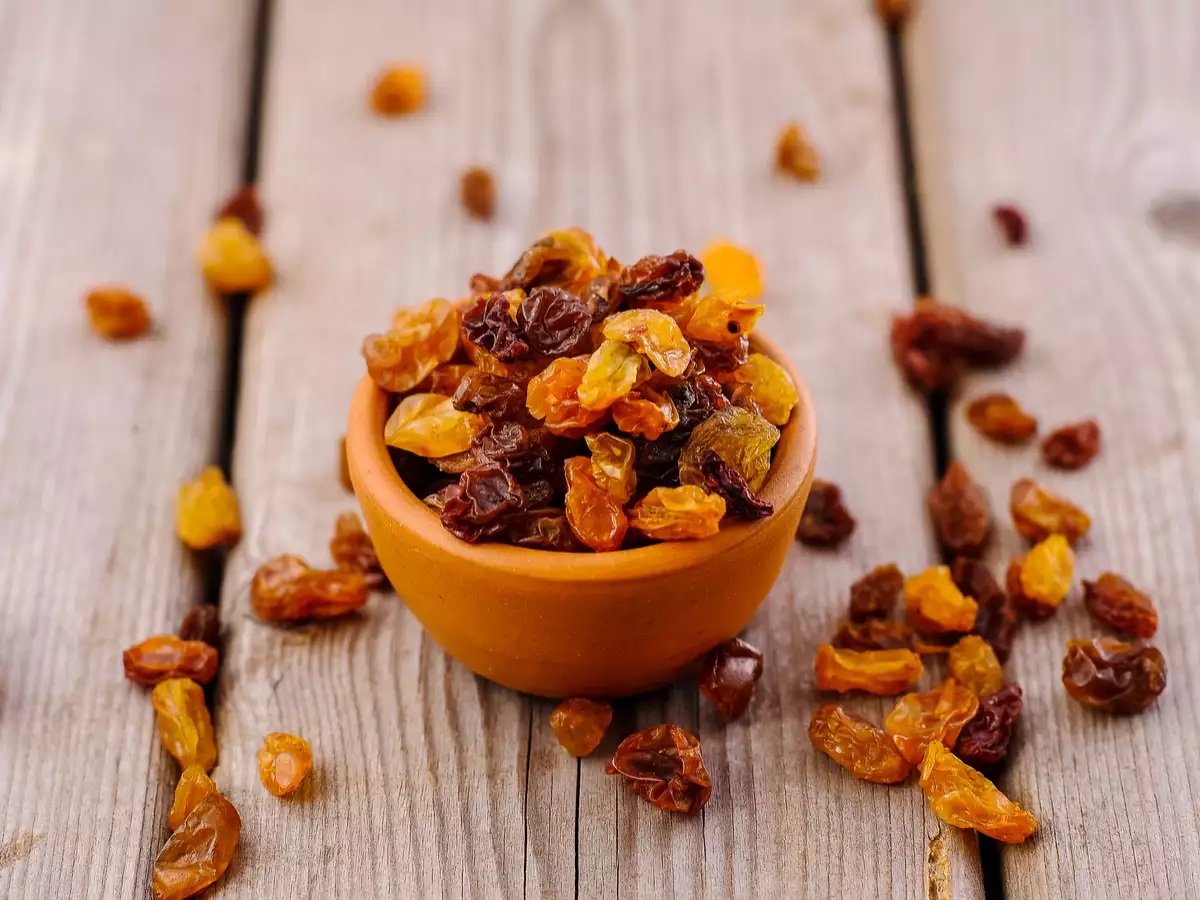 Healthy Snack – Almonds With Raisins