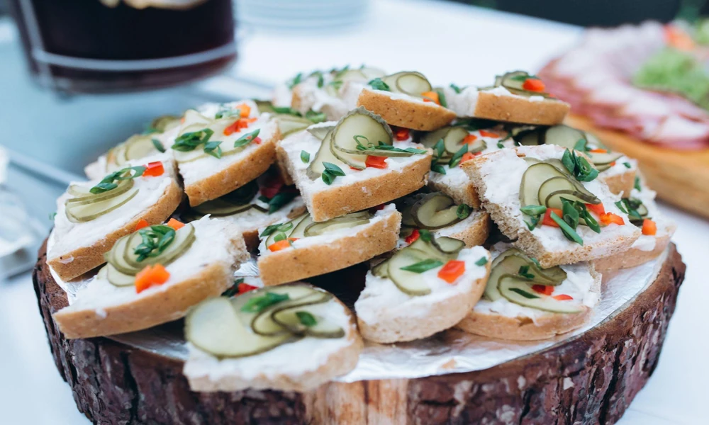 How to Keep Croissant Sandwiches Fresh for Meetings and Gatherings